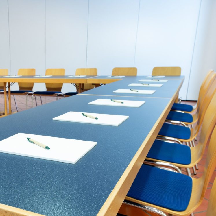 Ausschnitt Tische Seminarraum